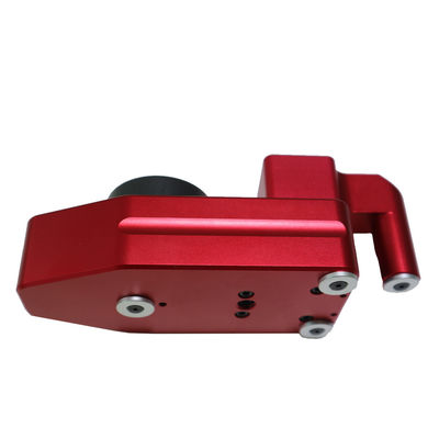 قياس دقيق لسمك علامات الطريق الحمراء بدقة 0.02 مم