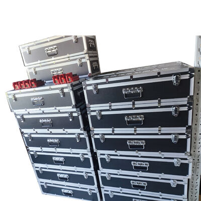 مساحة تخزين البيانات 16G أكثر من 200000 بيانات الاختبار عاكس الضوء عداد الحجم الكلي 700mm X 135mm X 115mm ودرجة حرارة اللون 2856±50K معيار مصدر الضوء